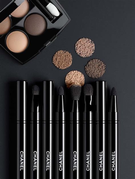 chanel retractable brush uk|Chanel eyeshadow blending brush.